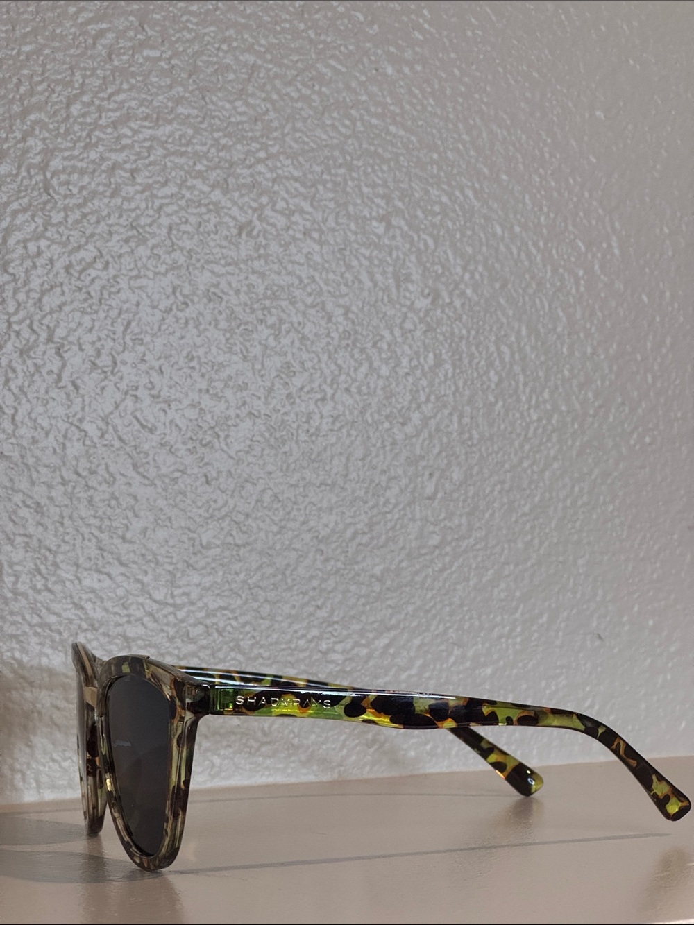 SHADYRAYS Shady Rays Tortoiseshell Cat-Eye Sunglasses - Black Lenses Polarized - Picture 3 of 5
